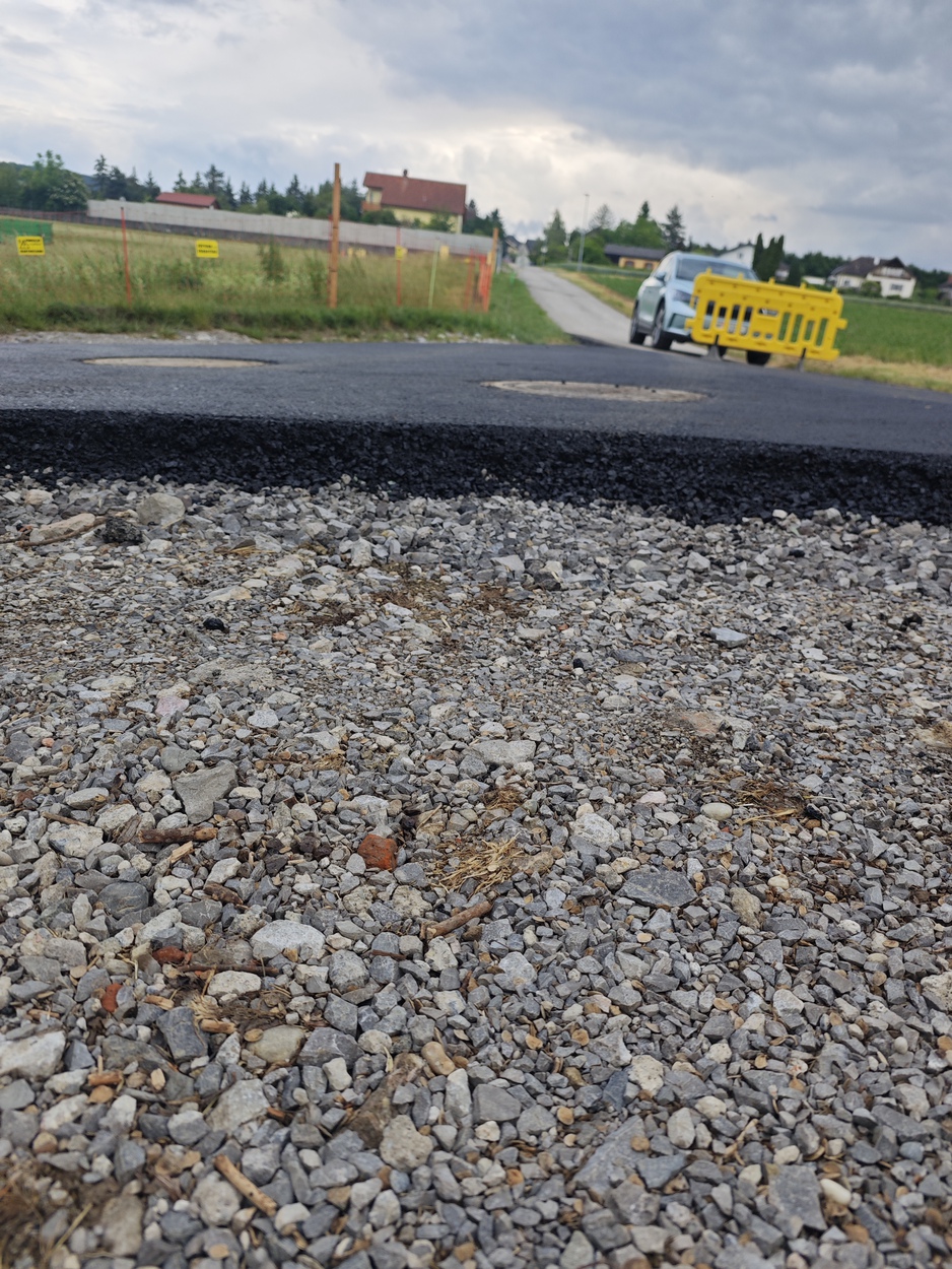 ACHTUNG: Fehlende Einfahrtsrampe Parkplatz