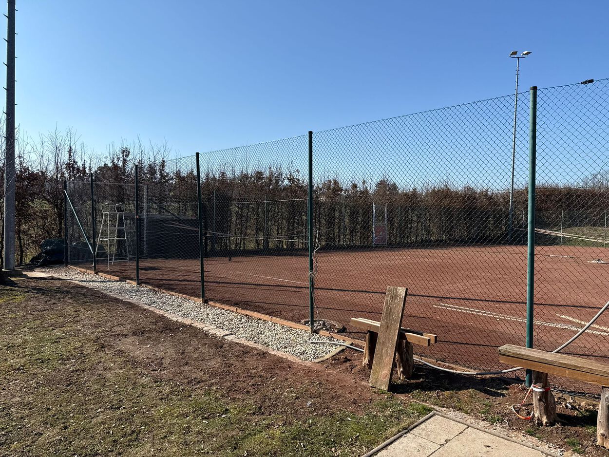 Platz1 -> Hecke weg & Zaun Neu